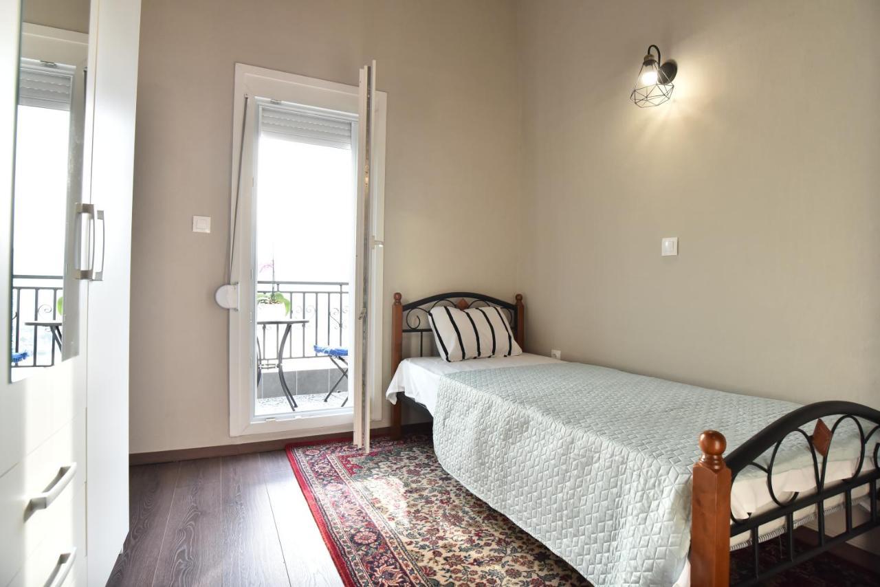 Golden Sea View - Old Town Apartment Kavala Bagian luar foto