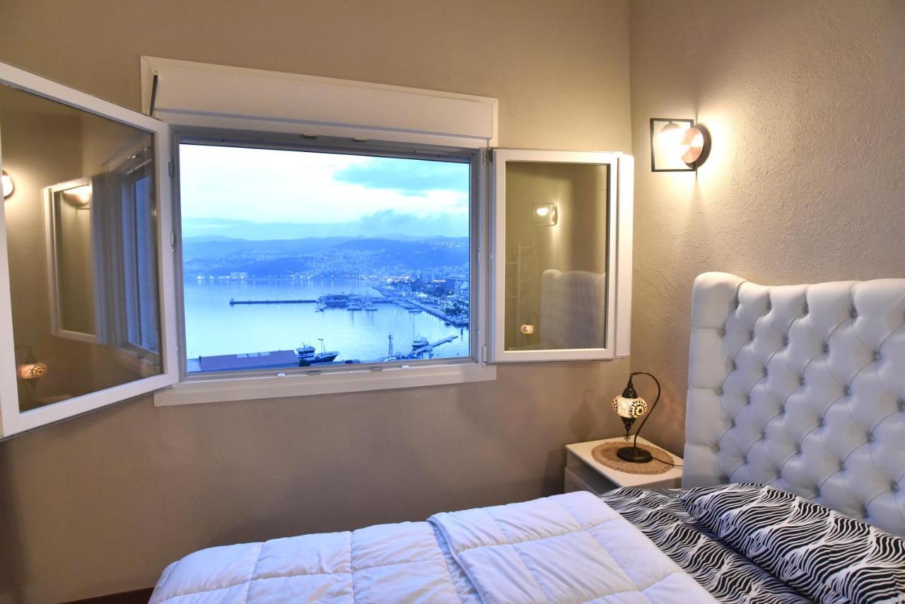 Golden Sea View - Old Town Apartment Kavala Bagian luar foto